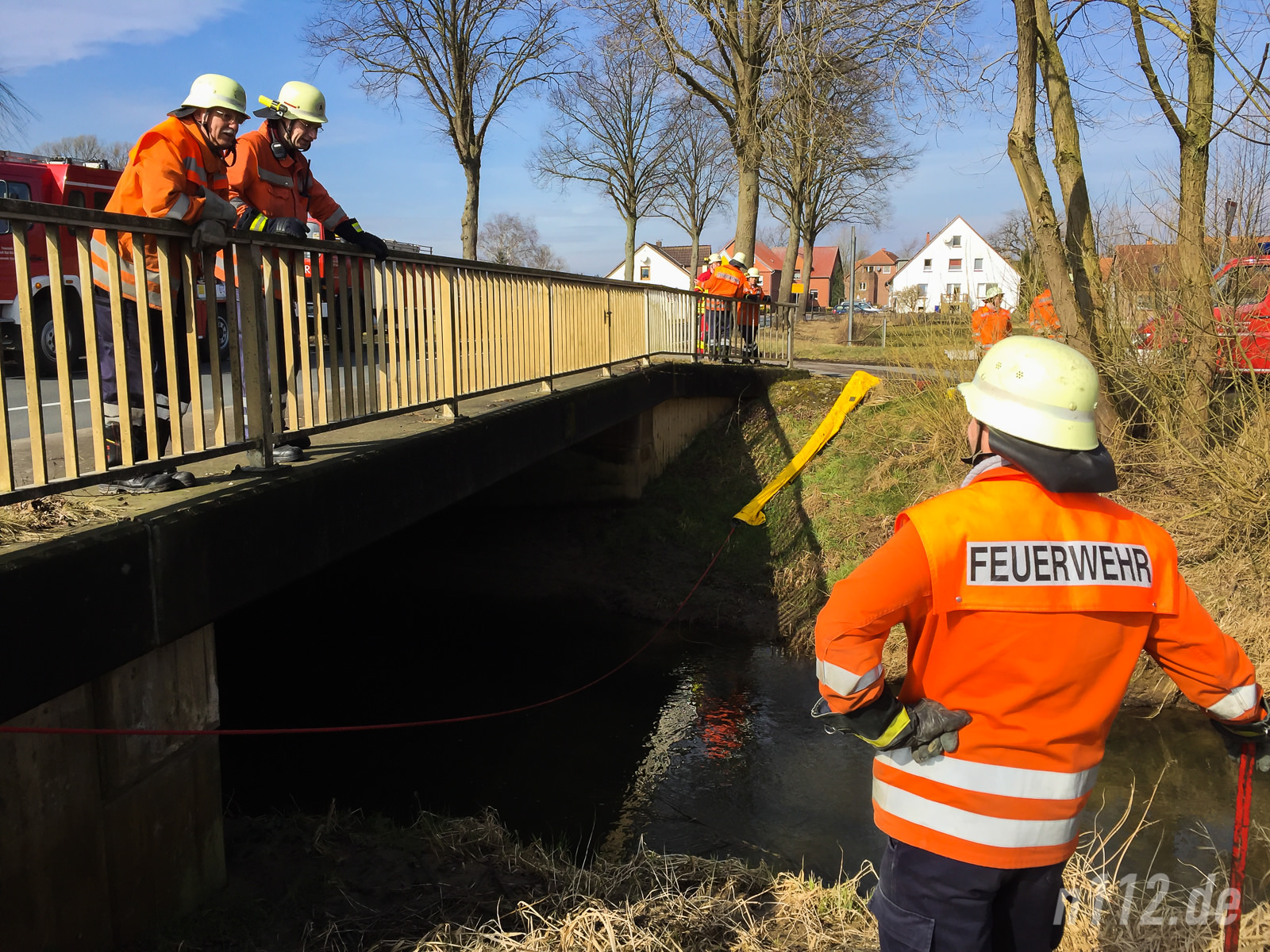 Ölsperre im Sedemünder Mühlbach n112.de