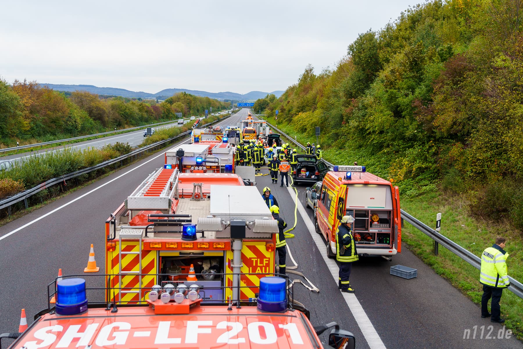 Viel logistischer Aufwand: Bei einem Verkehrsunfall sind schnell 60 bis 100 Einsatzkräfte an der Unfallstelle! (Foto: n112.de/Stefan Hillen)