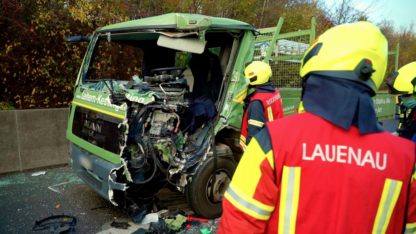 Wieder A2 Schwerer Lkw Unfall Am Stauende N112de